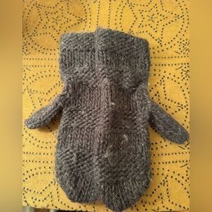 GAP Charcoal Knit Mittens